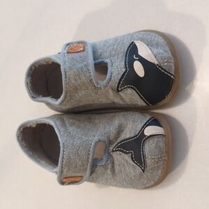 See Kai Run Size 7 Toddler slippers orca whale